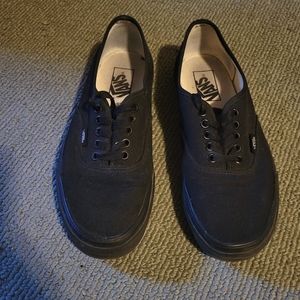 Vans Authentic in Black